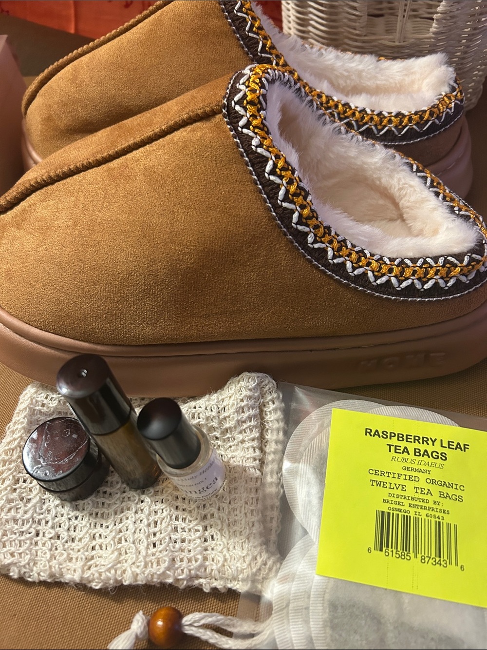 Plush Gift Set with Lined Brown Slip-On Slippers for Women